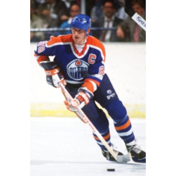 Wayne Gretzky (CCM)-(Oilers)-(Jersey)-(Blue/Orange)-(Used)-(Size:XL-52)-$110.00 - Picture 6 of 9